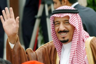 Саудовского журналиста отстранили от работы за то, что он перехвалил короля