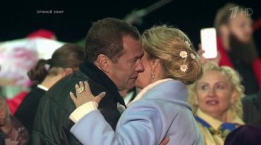 Медведев расплакался на празднике Петра и Февронии