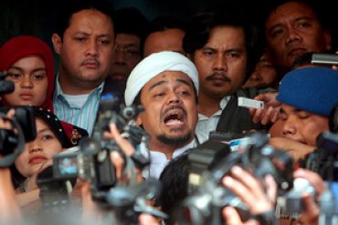 В Индонезии имама отдали под суд за принуждение к порносъемкам