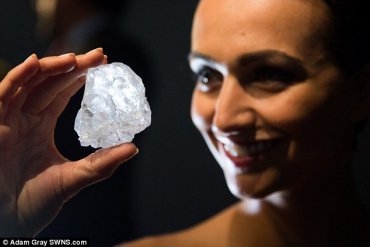 Самый большой в мире алмаз, размером с теннисный мяч, распилят на несколько маленьких