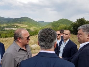 Петру Порошенко показали базу ФСБ в Южной Осетии