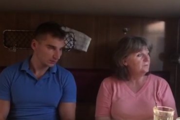 Мать взятого в плен российского военного приехала в Украину