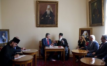 Порошенко призвал главу Сербской православной церкви поддержать Украину