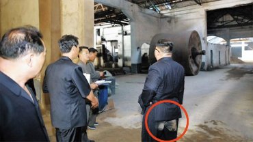 Ким Чен Ын в грязных штанах попал в кадр