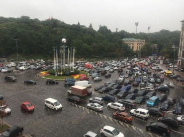 Автомобилисты перекрыли центр Киева