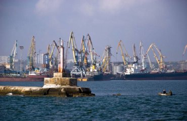Экономика Бердянска под угрозой: россияне задержали почти 100 украинских судов в Азовском море