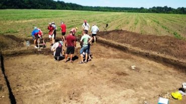 В Черкасской области студенты раскопали древнее трипольское поселение
