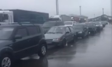 На российской границе огромные автомобильные очереди