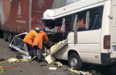 В Житомирской области при столкновении маршрутки и грузовика погибли 10 человек