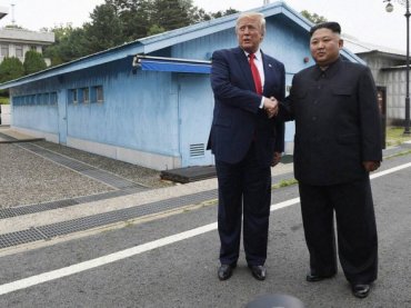 Все в восторге от встречи Трампа и Ким Чен Ына на корейской границе