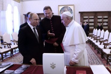 Путин рассказал о словах папы римского о Достоевском