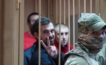 Задержанным в Керченском проливе украинским морякам предъявили окончательное обвинение