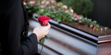 Which service provides funeral services to foreigners in Russia