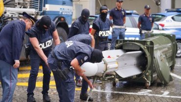 В Италии полиция изъяла у сторонников ДНР ракету класса «воздух-воздух»