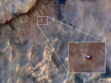 NASA показало ФОТО марсохода Curiosity, сделанное с орбиты Красной планеты