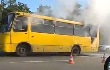 В Киеве горел маршрутный автобус
