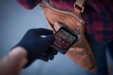 Курьез: карманник «потерял» украденный iPhone