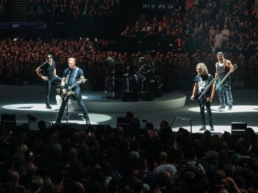 Metallica в «Лужниках» спела Цоя на русском