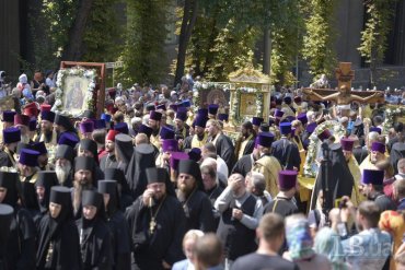 В Киеве УПЦ МП отметила крестным ходом годовщину Крещения Руси