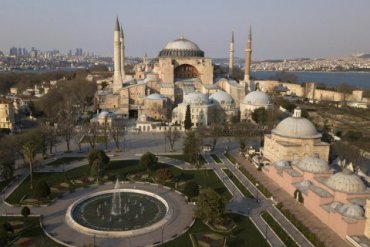 ЕС и США раскритиковали Турцию за решение превратить собор Святой Софии в мечеть