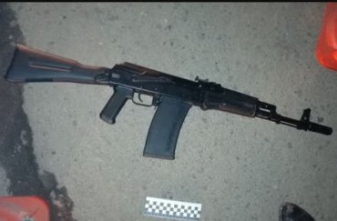 На Донбассе полицейский вырубил прикладом автомата беззащитную девушку