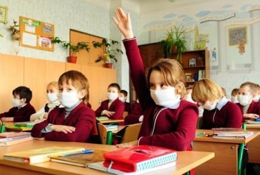 «В маске и с термометром» – В Минздраве рассказали, что ждет детей в школах с 1 сентября