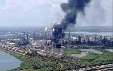 В Румынии на крупнейшем нефтеперерабатывающем заводе произошел взрыв