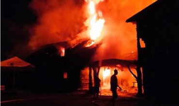 На Закарпатье сгорел отель из-за удара молнии