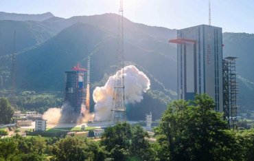 Китай вывел на орбиту новую партию спутников