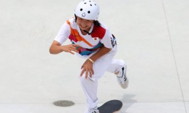 Скейтбордистка из Японии стала чемпионкой Олимпиады в 13 лет