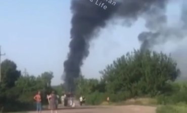 ВСУ накрыли логистическую базу оккупантов на Харьковщине: стоит огромный столб дыма. Видео