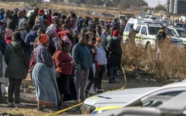 В ЮАР в баре вооруженные люди 10 минут расстреливали посетителей: много погибших