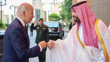 Історичний візит Байдена до Саудівської Аравії: між кров’ю та нафтою