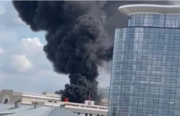 У російській Уфі масштабна пожежа в новій будівлі суду