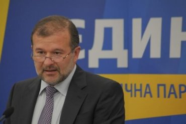 Балога идет в депутаты и предлагает Януковичу его уволить