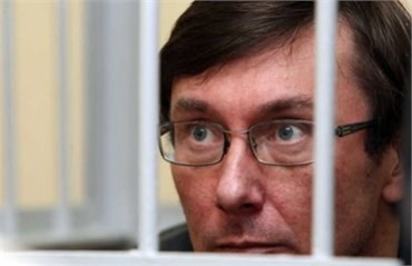 Суд над Луценко перенесли на 10 августа из-за неявки потерпевшего