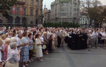 Во Львове прошел межконфессиональный молебен за украинский язык
