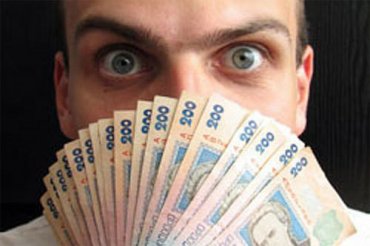 Азаров заберет у каждого студента по 200 гривен