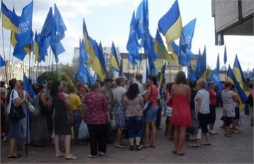 Мы можем петь колыбельные на русском: в Харькове регионалы проводят праздничный митинг