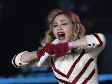 Мадонна на концерте в Петербурге поддержала геев