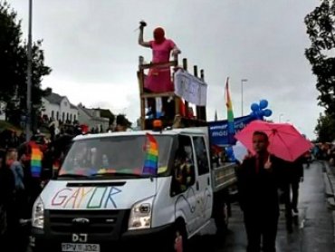 Мэр столицы Исландии одел балаклаву и проехался по городу в поддержку «Pussy Riot»