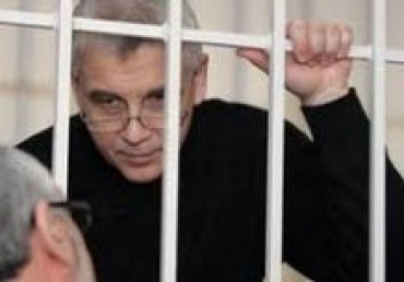 Бывший и. о. министра обороны Иващенко не будет отбывать срок в колонии
