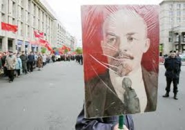 РПЦ: Ленин еще больший злодей, чем Гитлер