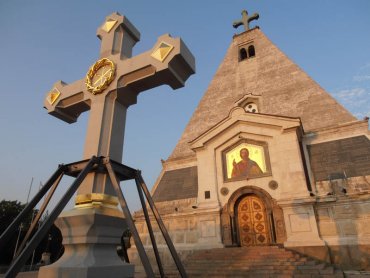 В Севастополе установили самый большой в мире крест