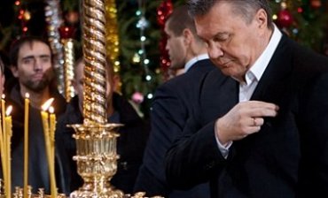 Янукович полетел на Афон помолиться за Украину