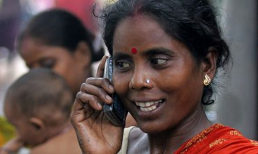В Индии девушкам запрещают пользоваться мобильными телефонами