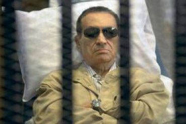 Экс-президент Египта объявил в тюрьме голодовку