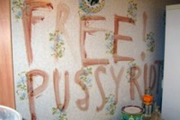 В Казани убиты две женщины, преступник оставил надпись кровью «Free Pussy Riot»