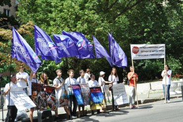 Активисты «Украинского выбора» провели пикет посольства Дании