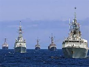 К Севастополю приближаются боевые корабли НАТО